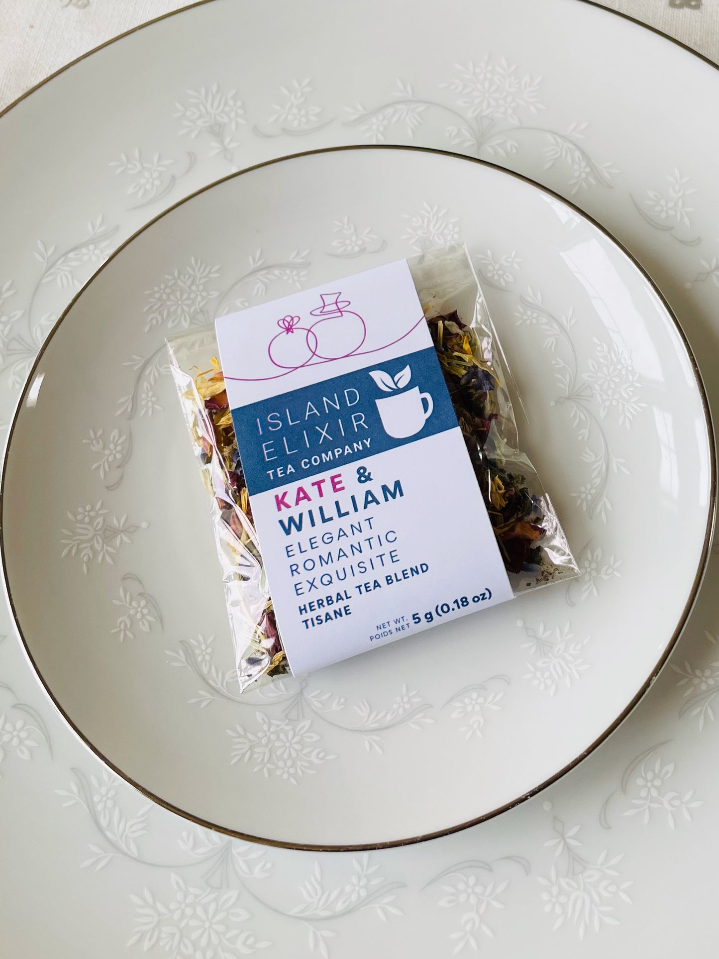 Wedding tea favour with custom image custom colour custom name and theme. For weddings, corporate events, private parties. Available across Caanda in many sizes.